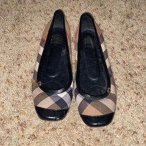 Ladies Burberry flats